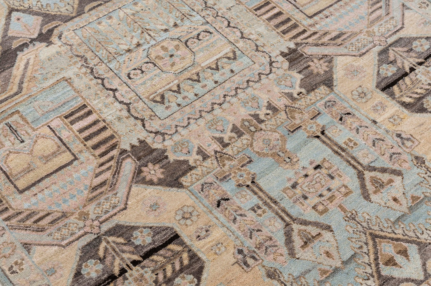Peshawar Transitional Afghan Woollen Hand Knotted Carpet