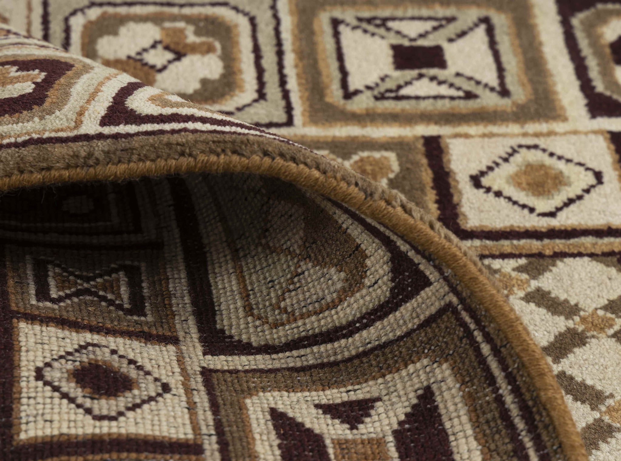 Hand Knotted Woollen Traditional Design Carpet